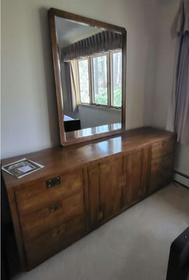 Henrendon Bel Air King Bedroom Set - Image 1 of 9