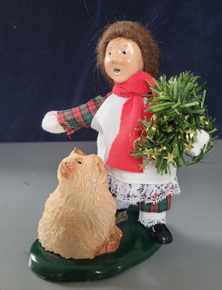 Byers' Choice The Carolers Christmas figurine collection - image 9 of 22