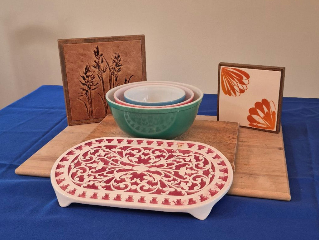 Lot of Kitchen Items - image 1 of 3