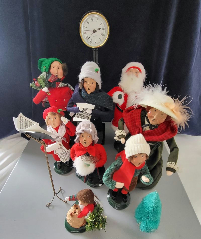 Byers' Choice The Carolers Christmas figurine collection - image 1 of 22