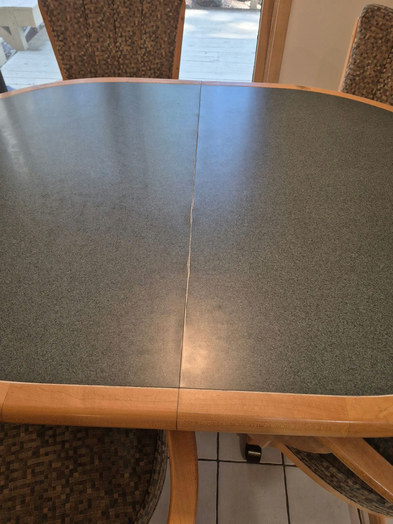 Oval kitchen table with 5 chairs - image 3 of 4