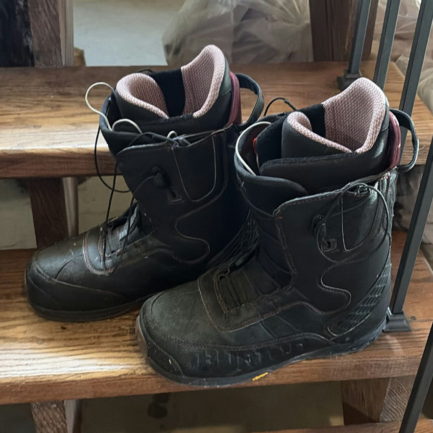 Burton Women's Supreme Snowboard Boots and Mens Black Snowboard Boots - image 5 of 9
