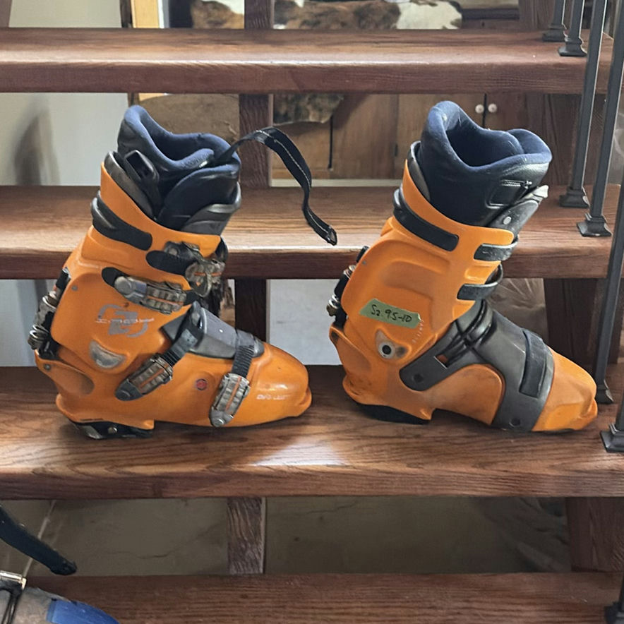 Deeluxe Therm-ic Ski Boots and Orange Ski Boots - image 7 of 14