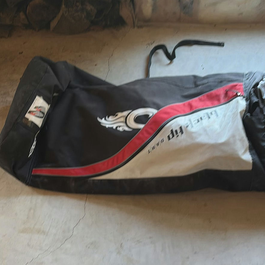 Cabrinha Black Tip Dart Kiteboarding Equipment Bag and Kite - image 4 of 4