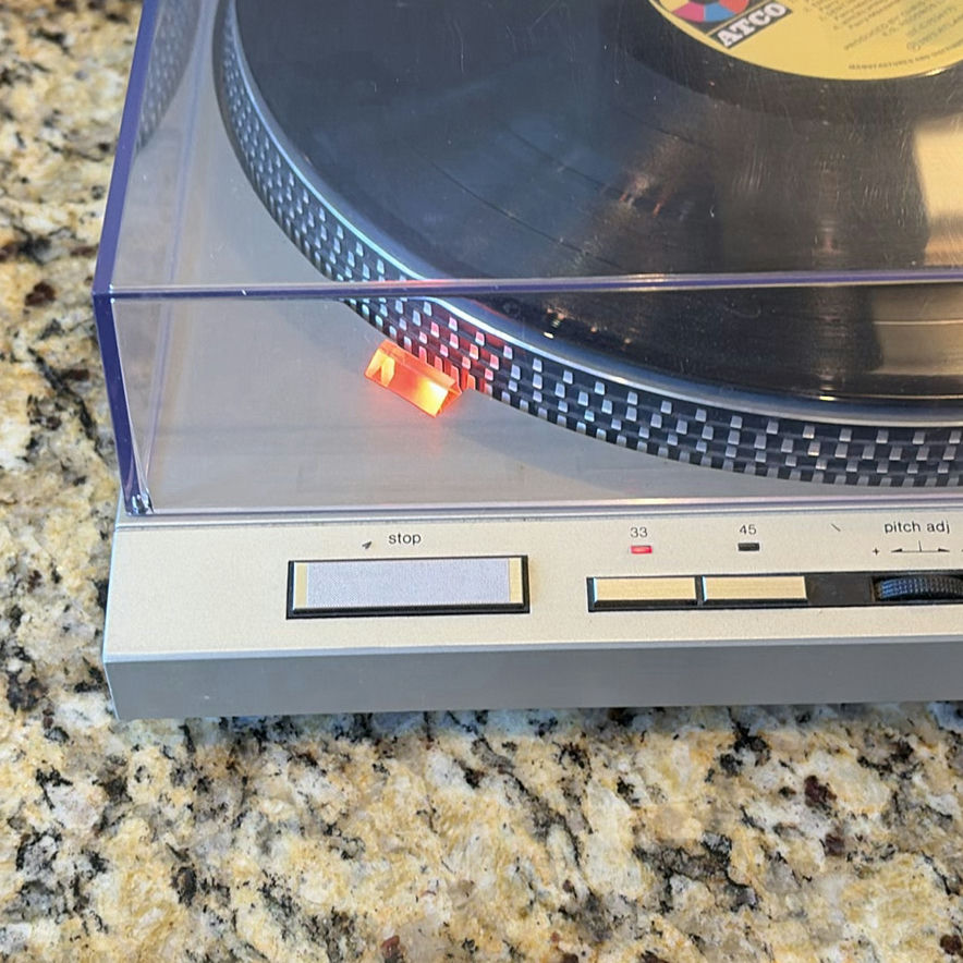 Technics SL-D202 Turntable with Dust Cover - image 3 of 9