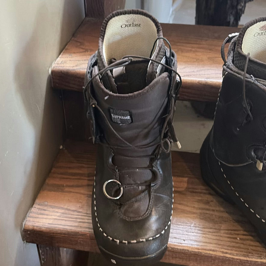 Burton Women's Supreme Snowboard Boots and Mens Black Snowboard Boots - image 4 of 9