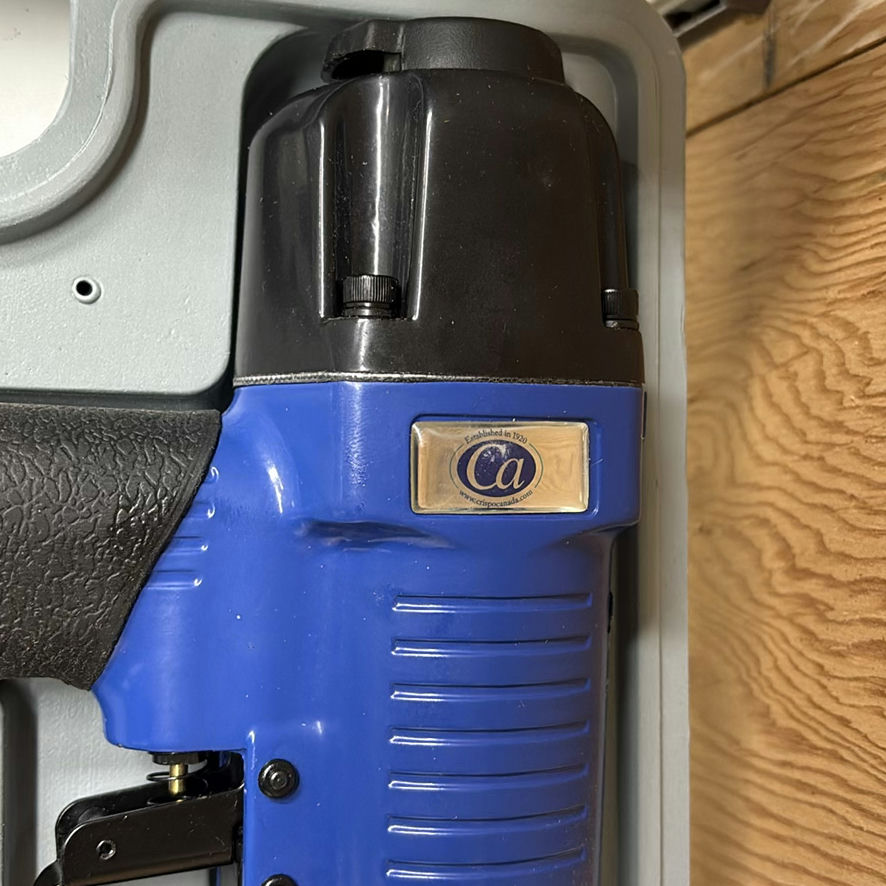 Crispo Canada APF1850 Pneumatic Brad Nailer with Case - image 3 of 8