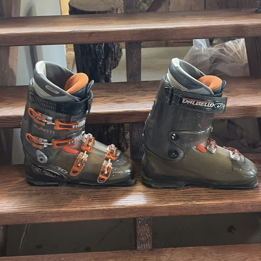 Dalbello Avanti V10 Ski Boots - image 1 of 11