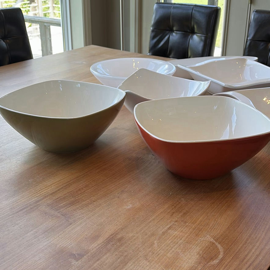 Assorted Ceramic Serving Bowls and Platters - image 10 of 14