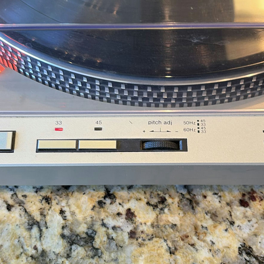 Technics SL-D202 Turntable with Dust Cover - image 5 of 9