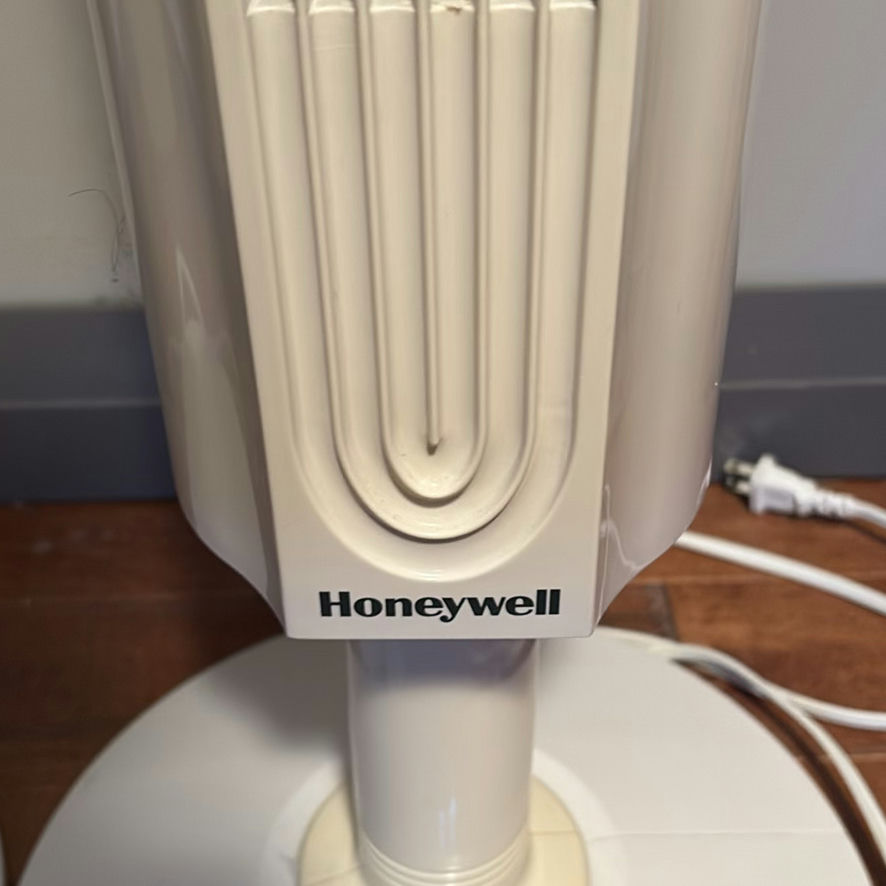 Two Honeywell Tower Fans - image 5 of 8