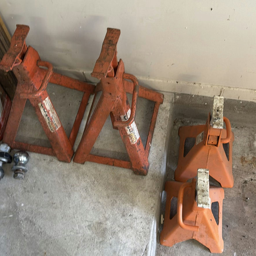Pittsburgh Los Angeles metal toolbox, tow chain, jack stands, and trailer hitch receiver - image 3 of 4