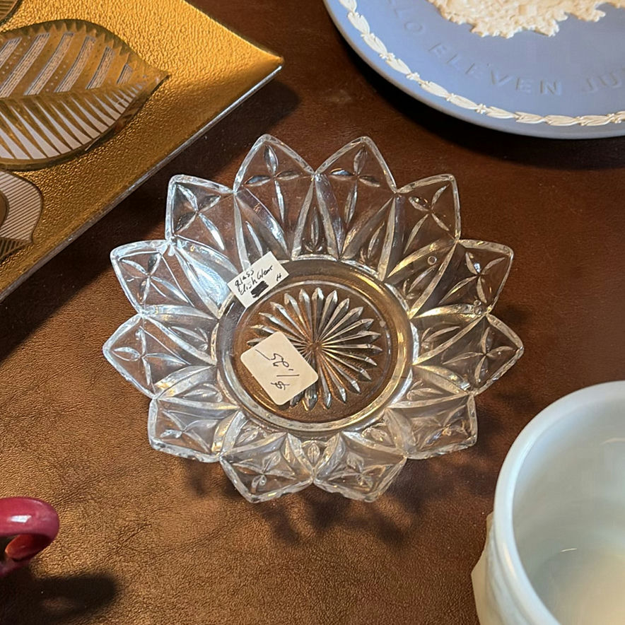 Assorted Vintage Glassware, Ceramic Bowls, Decorative Plates, and Pins - image 9 of 12