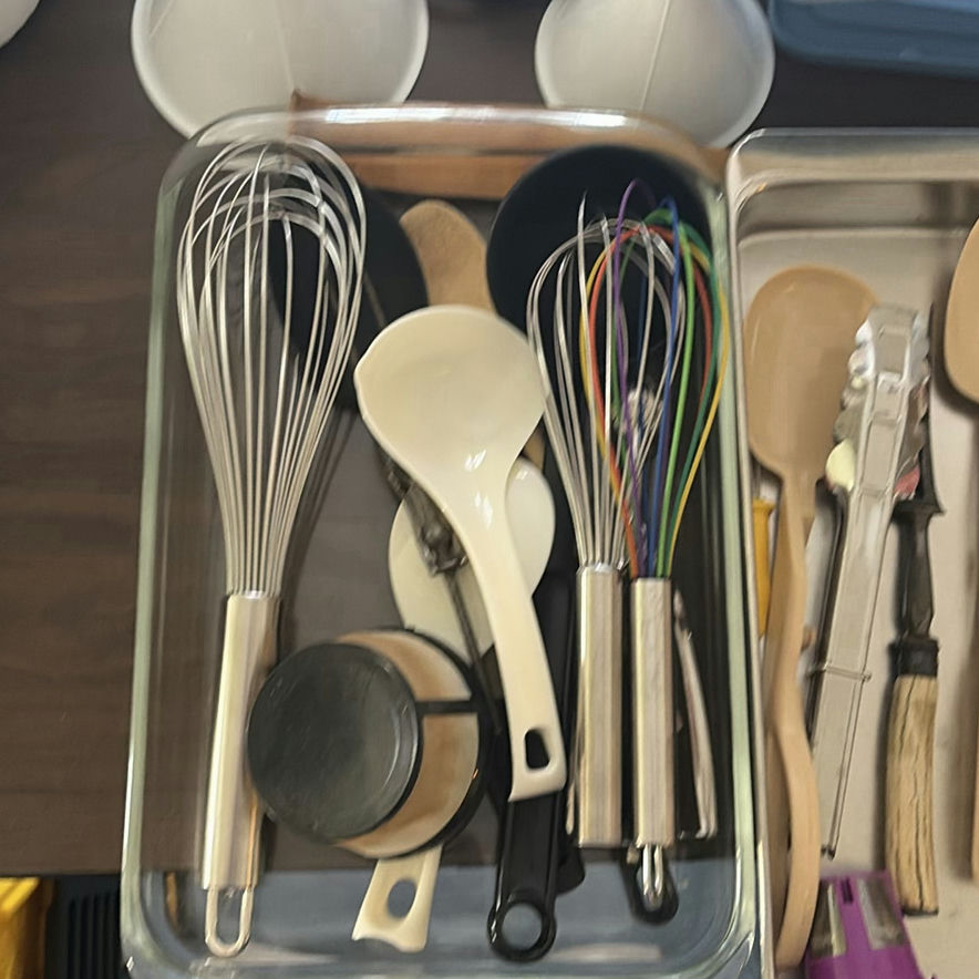 Assorted Kitchenware and Small Kitchen Appliances - image 8 of 22