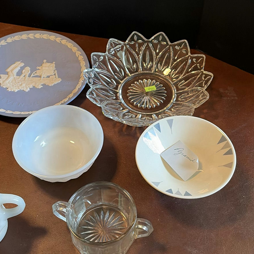 Assorted Vintage Glassware, Ceramic Bowls, Decorative Plates, and Pins - image 7 of 12