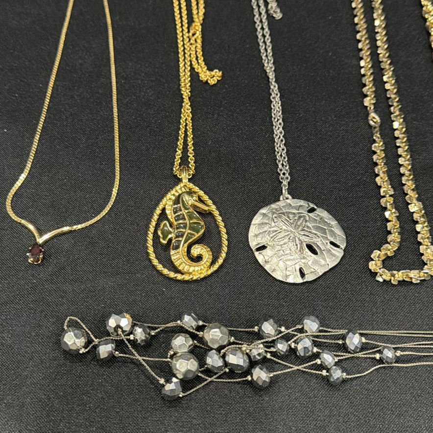 Assorted Necklaces and Bracelet Jewelry Lot - image 4 of 4