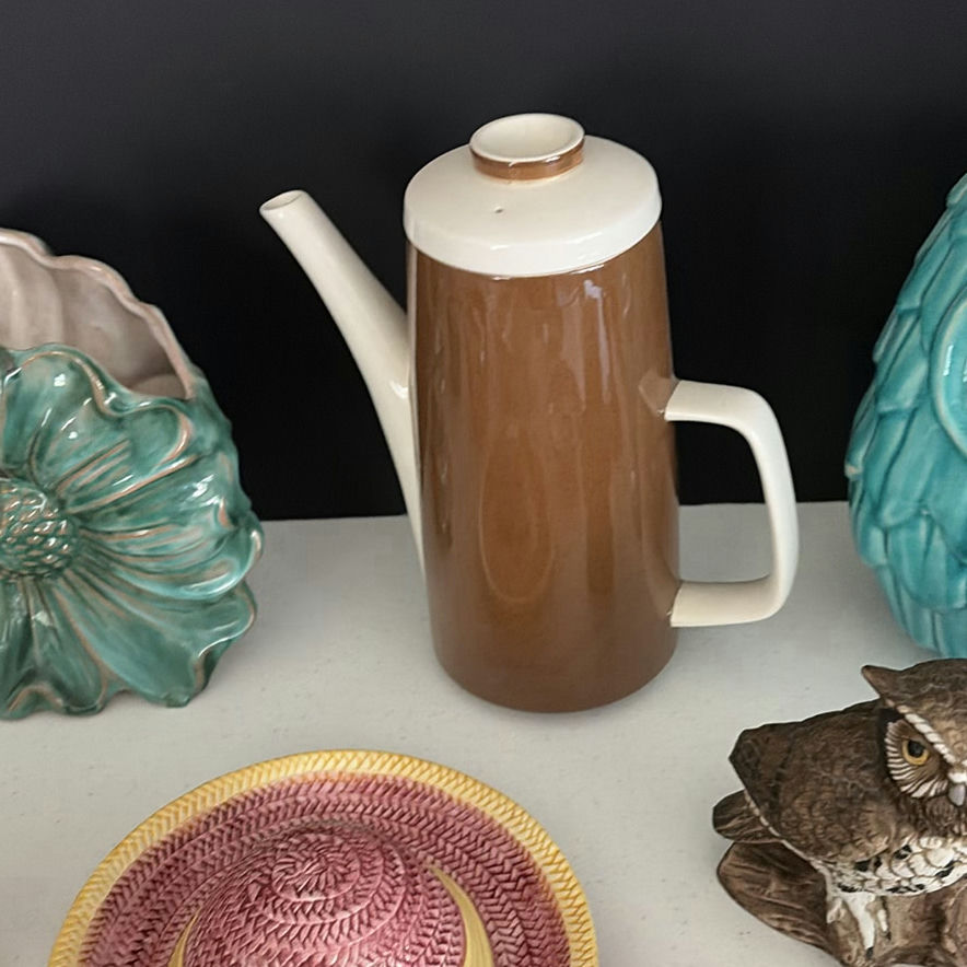 Assorted Vintage and Decorative Kitchenware and Figurines - image 6 of 17