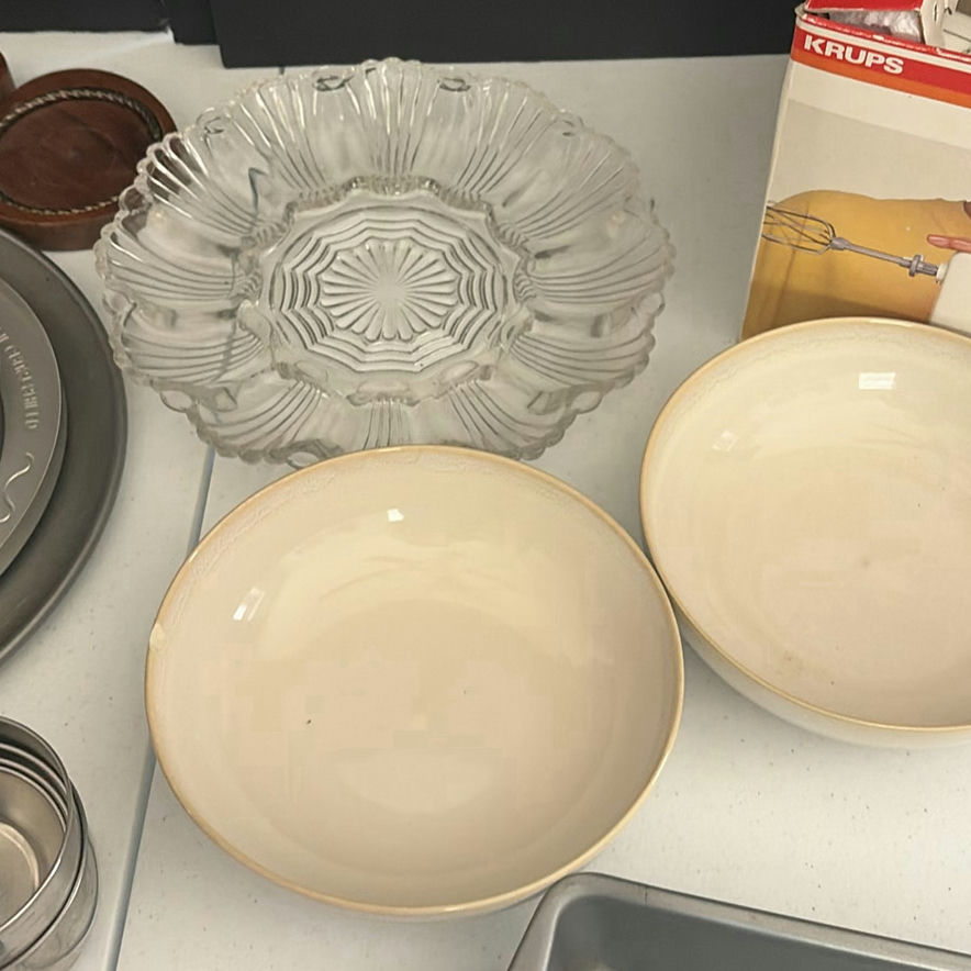 Assorted Kitchenware and Baking Items - image 8 of 13