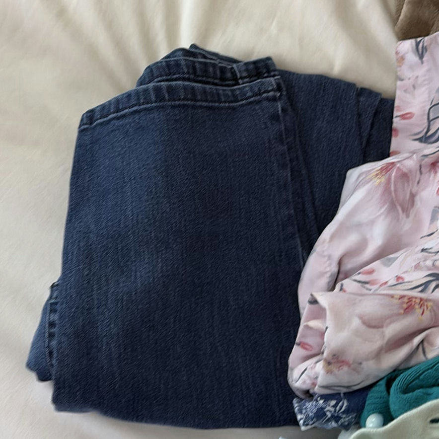 Assorted Bedding, Curtains, and Clothing Items - image 7 of 11