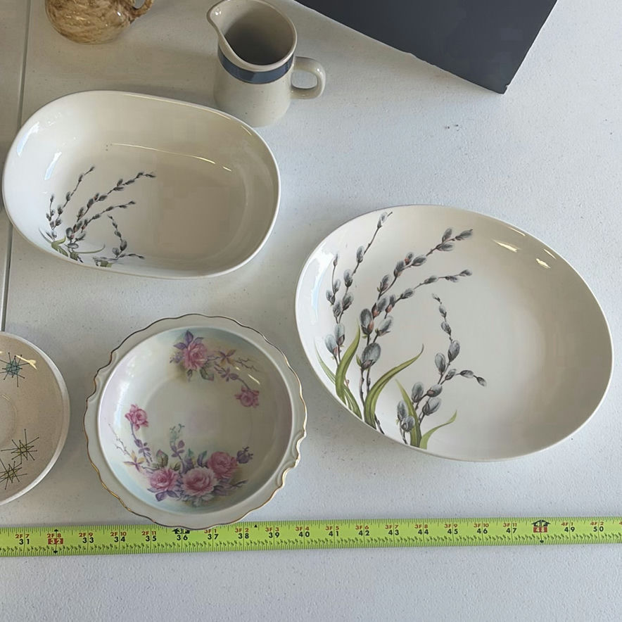 Assorted Seashells, Glass Dishes, and Ceramic Serving Pieces - image 10 of 14