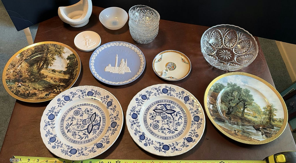 Assorted Decorative Plates, Glass Bowls, and Ceramic Pieces - image 1 of 15