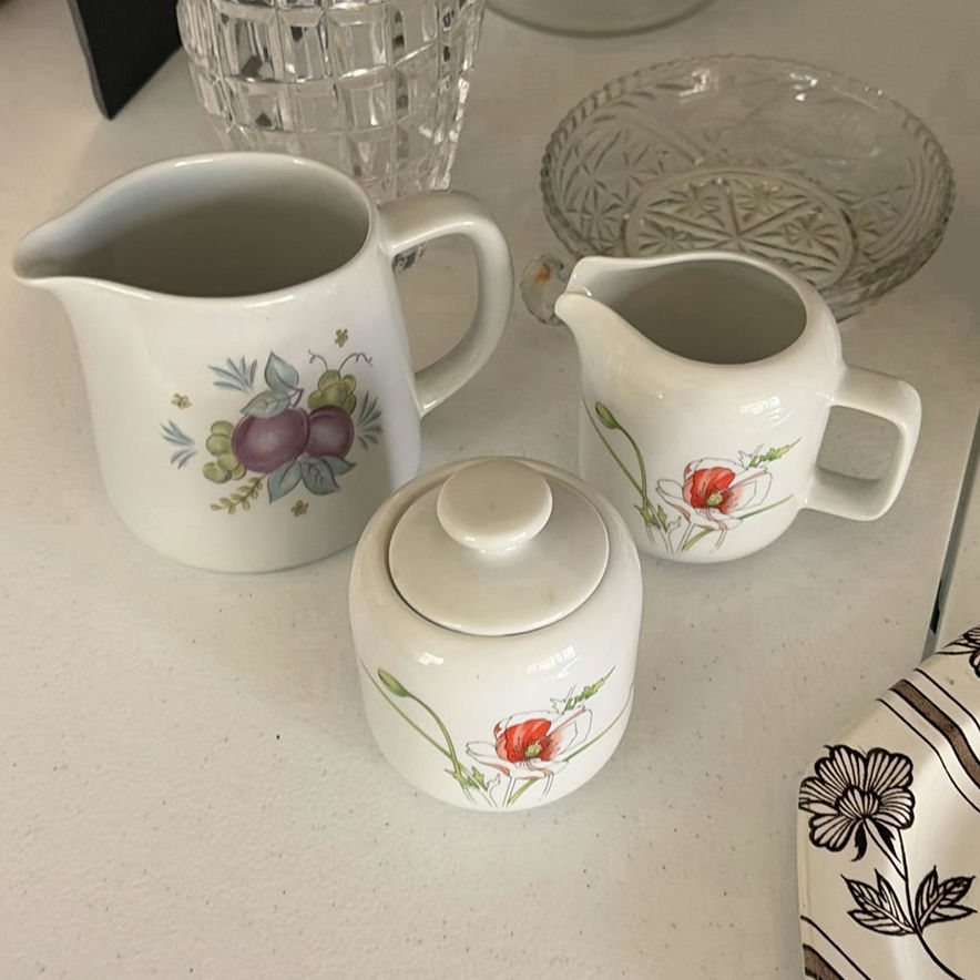 Assorted Ceramic and Glass Serveware and Decorative Pieces - image 2 of 19