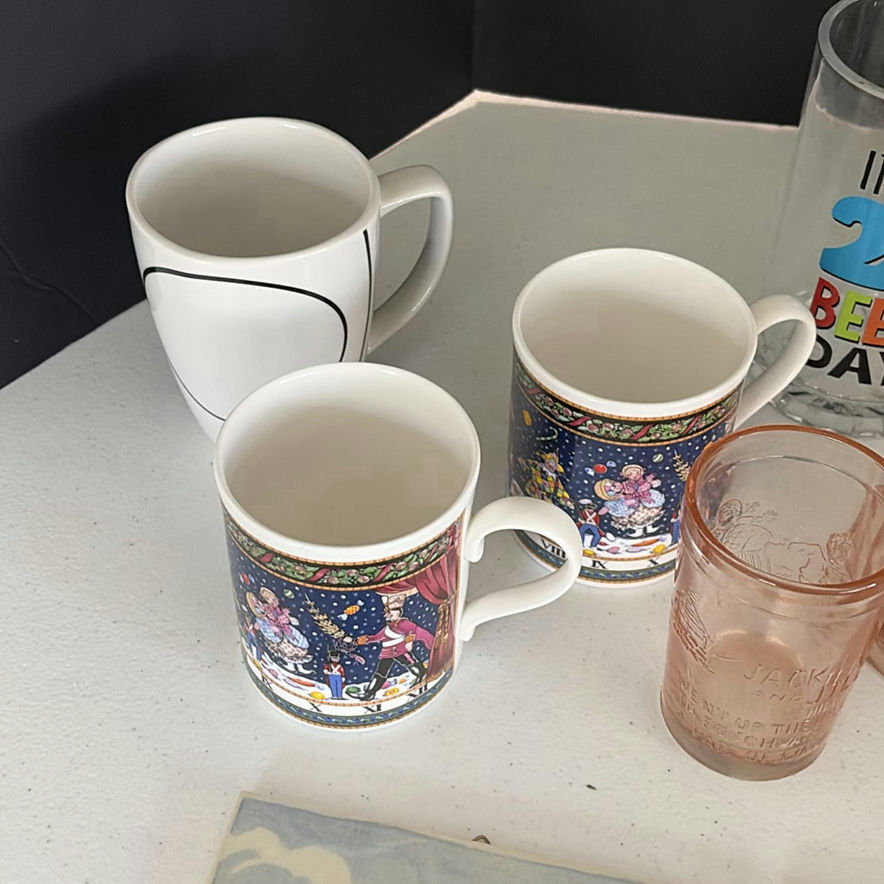 Assorted Vintage and Decorative Kitchenware and Figurines - image 10 of 17