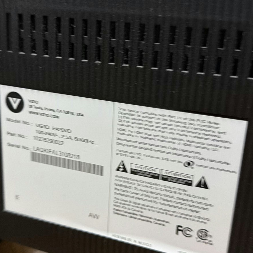 Vizio E320VO 32-Inch HDTV, DVD/VHS plater, fan - image 3 of 8