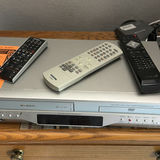 Vizio E320VO 32-Inch HDTV, DVD/VHS plater, fan - thumbnail 6 of 8