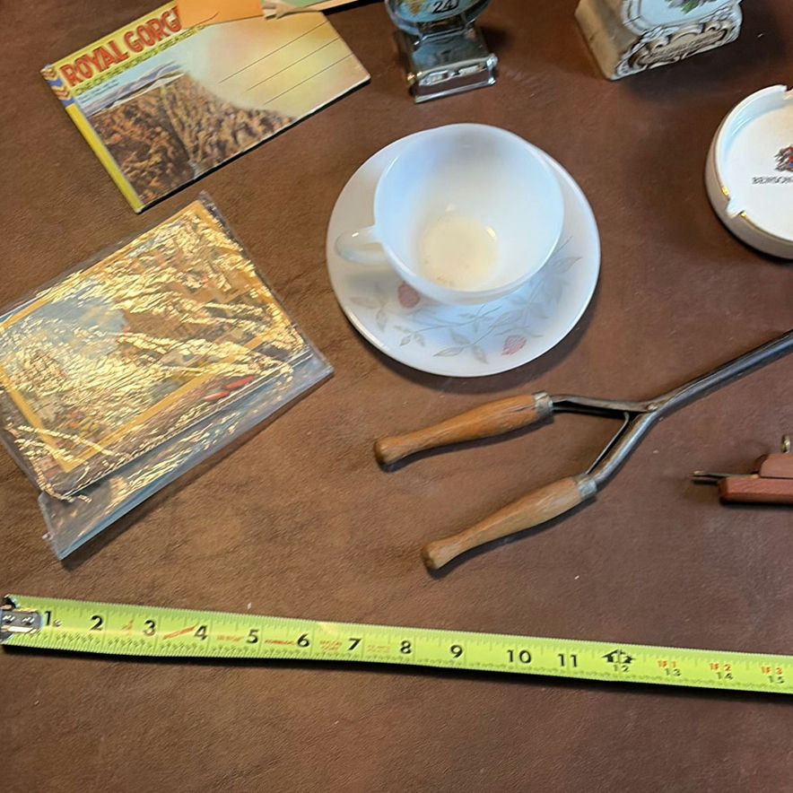Assorted Vintage Household and Advertising Collectibles - image 7 of 11