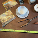 Assorted Vintage Household and Advertising Collectibles - thumbnail 7 of 11