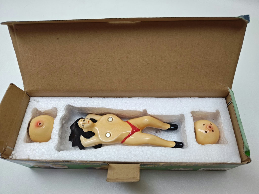 Busty Bombshell Salt & Pepper Shakers, Ceramic, Retro 1950s Style - image 4 of 4