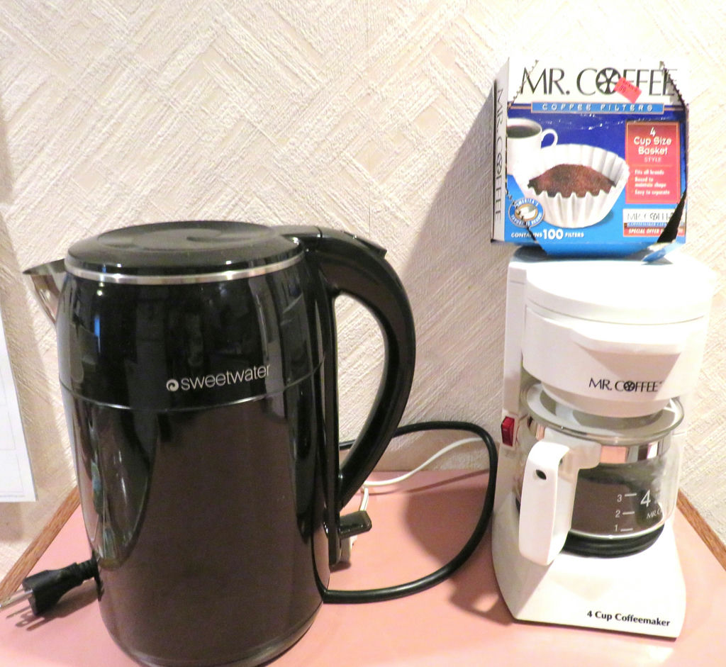 Sweetwater Electric Tea Kettle and Mr. Coffee - image 1 of 6