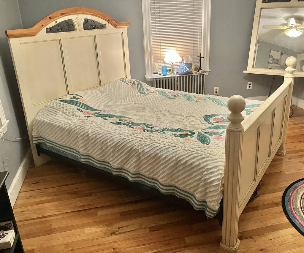Country Style Queen Bed frame Solid Wood - image 4 of 7