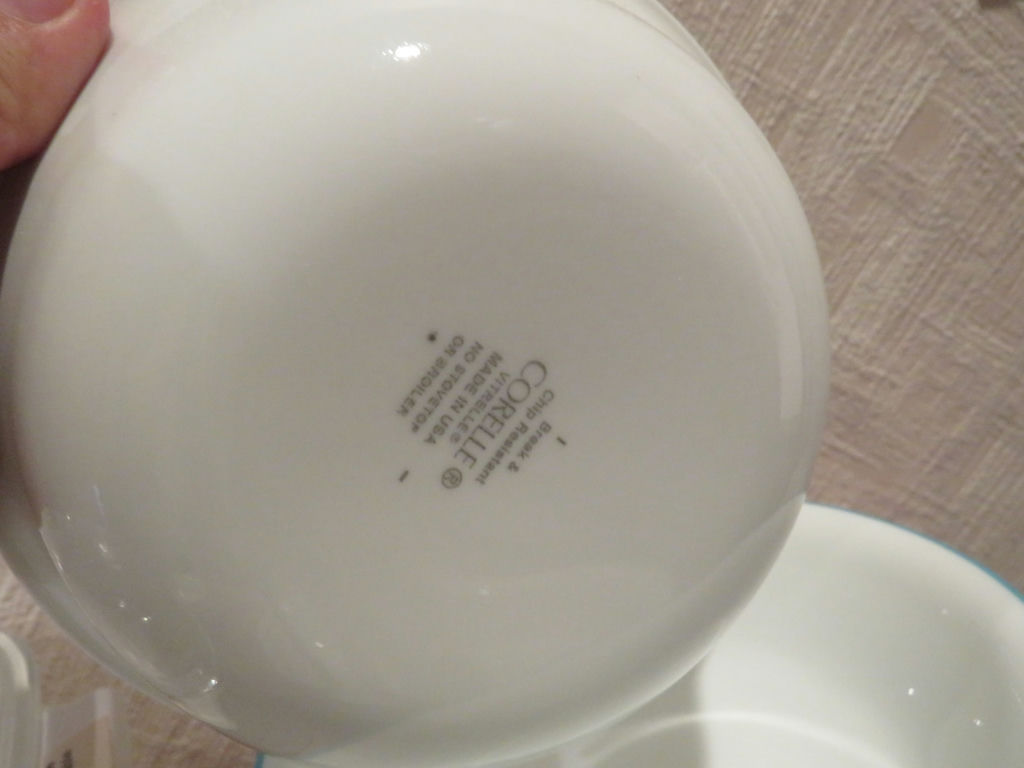 Corelle Covered Casserole with Lots of Bowls - image 6 of 7