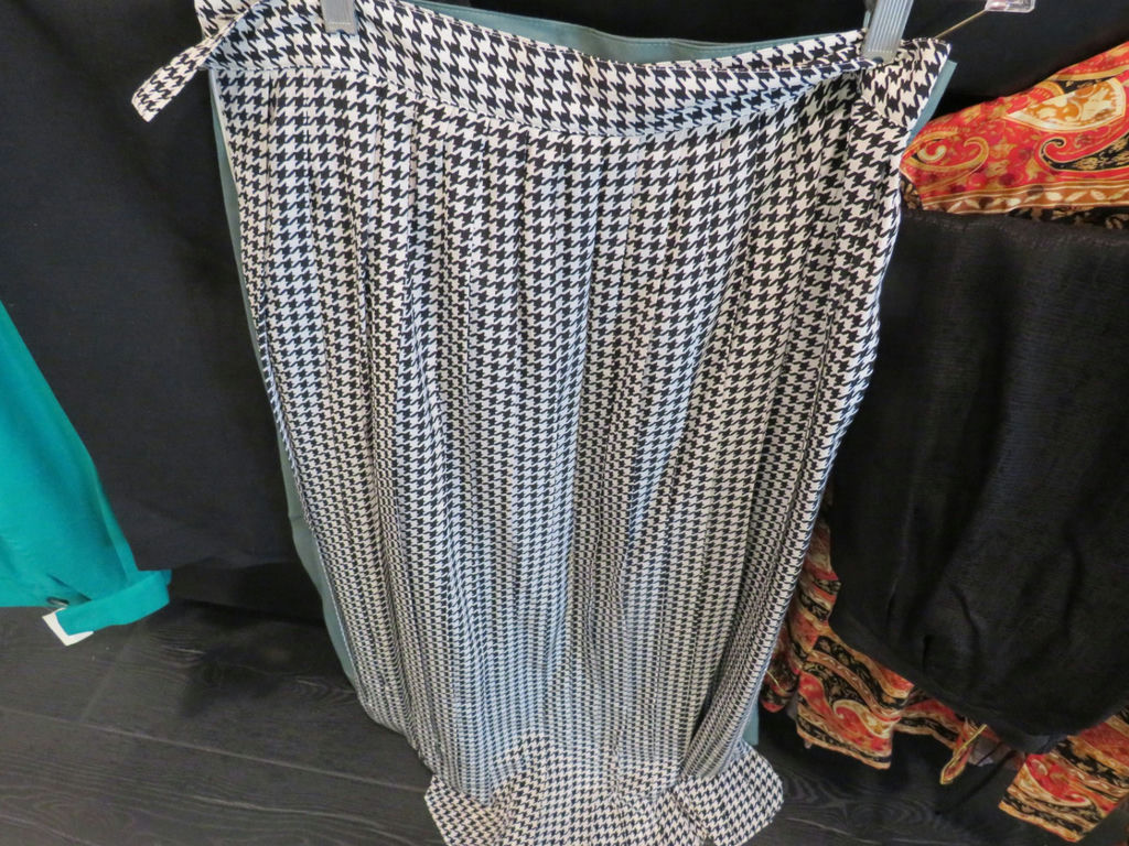 Assorted Silk Women's Clothing Pants Skirts and Tops - image 5 of 17
