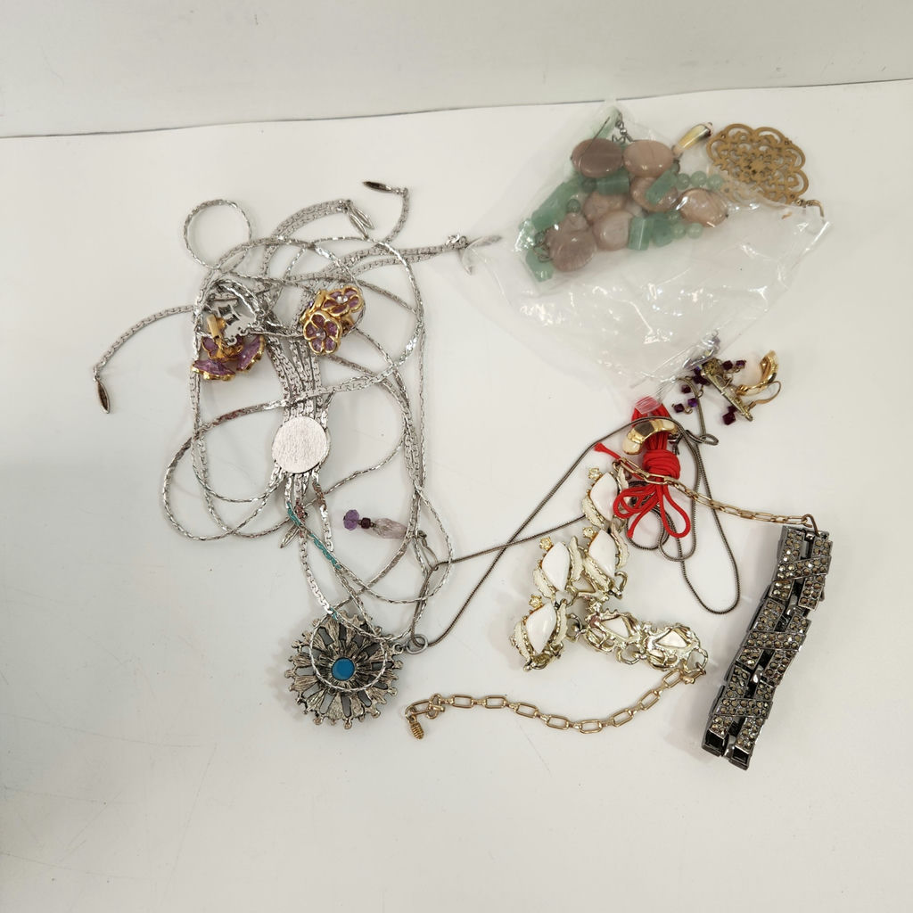 Assorted Costume Jewelry Necklaces Chains Bracelets Earrings - image 5 of 6