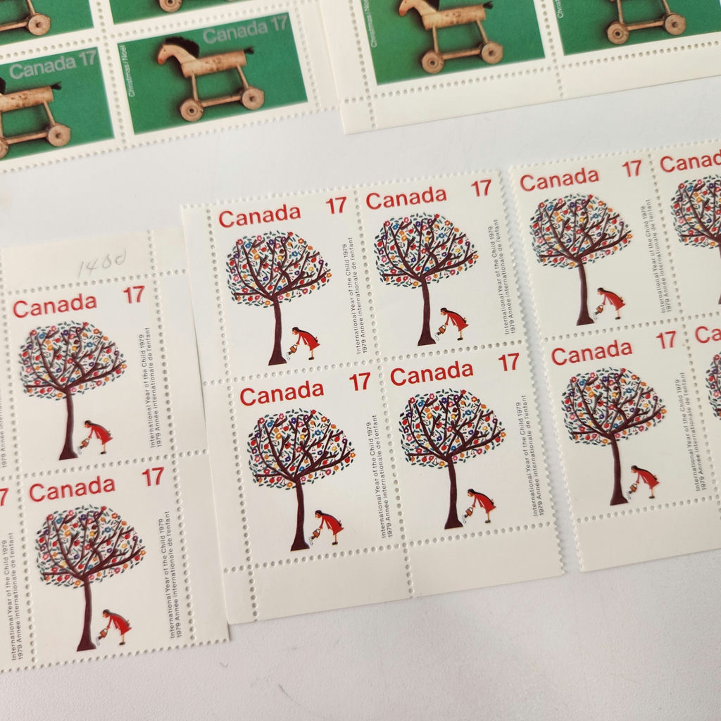 111 Canada Post 1979 Christmas Year of the Child Stamps 17 Cent - image 4 of 6