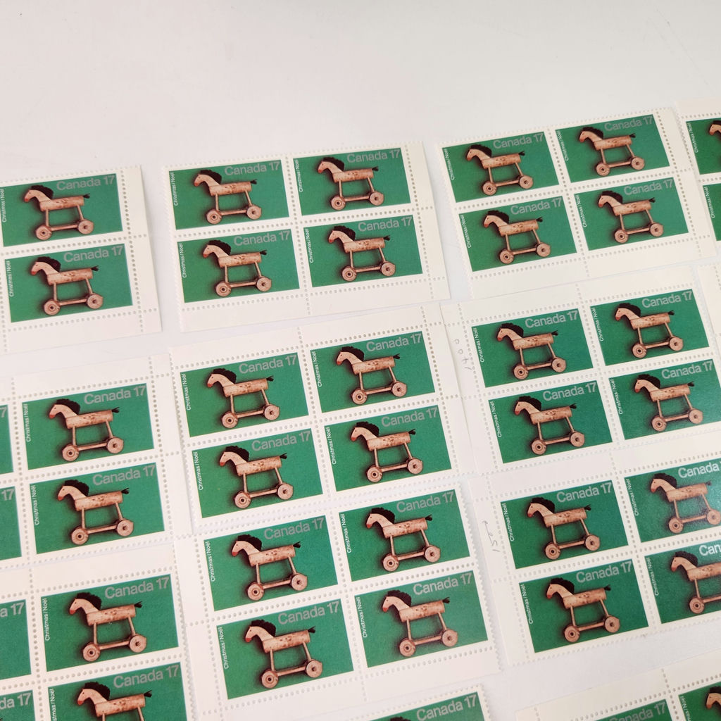 111 Canada Post 1979 Christmas Year of the Child Stamps 17 Cent - image 3 of 6