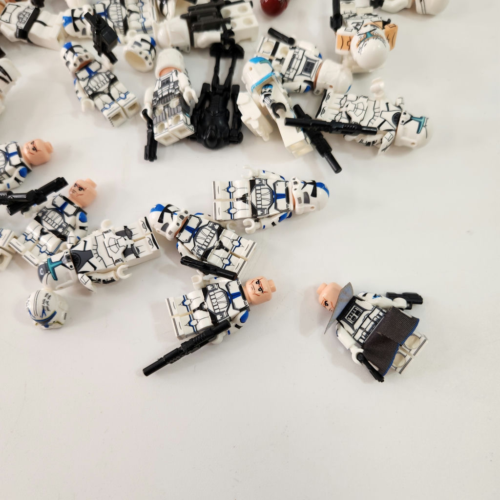 Assorted Miniature Star Wars Figurines + Accesories UNBRANDED - image 6 of 6