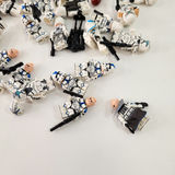 Assorted Miniature Star Wars Figurines + Accesories UNBRANDED - thumbnail 6 of 6