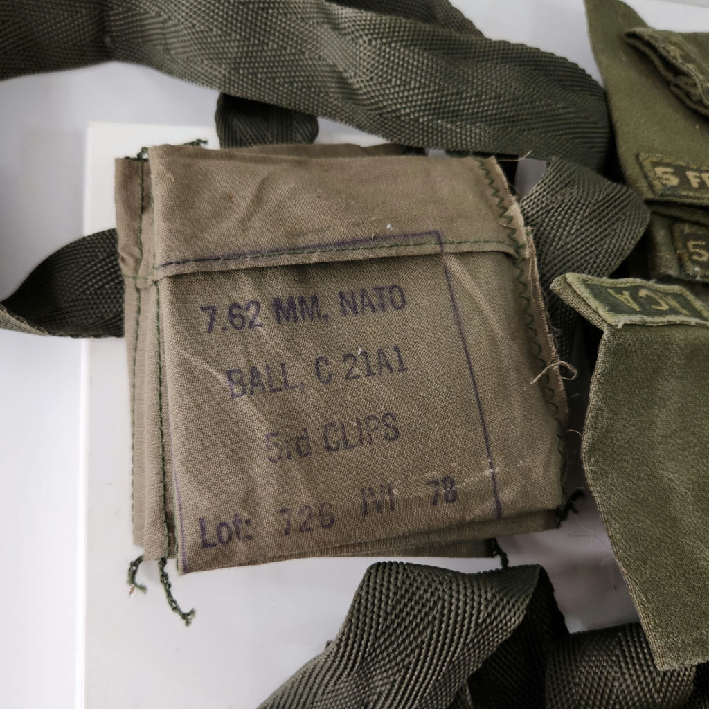 1990s Royal Canadian Army Ammo Pouches, Patches, Pins, Service Medal, Epaulettes - image 3 of 10