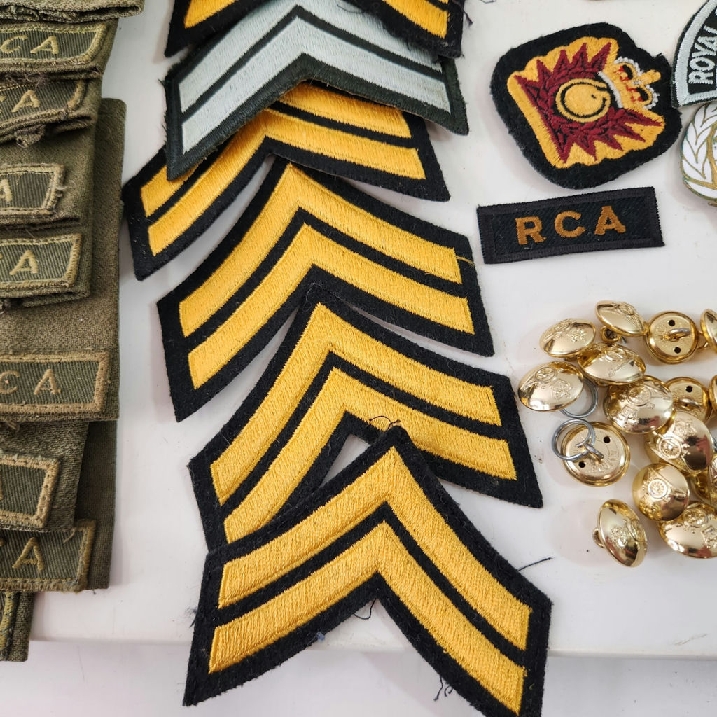 1990s Royal Canadian Army Ammo Pouches, Patches, Pins, Service Medal, Epaulettes - image 7 of 10