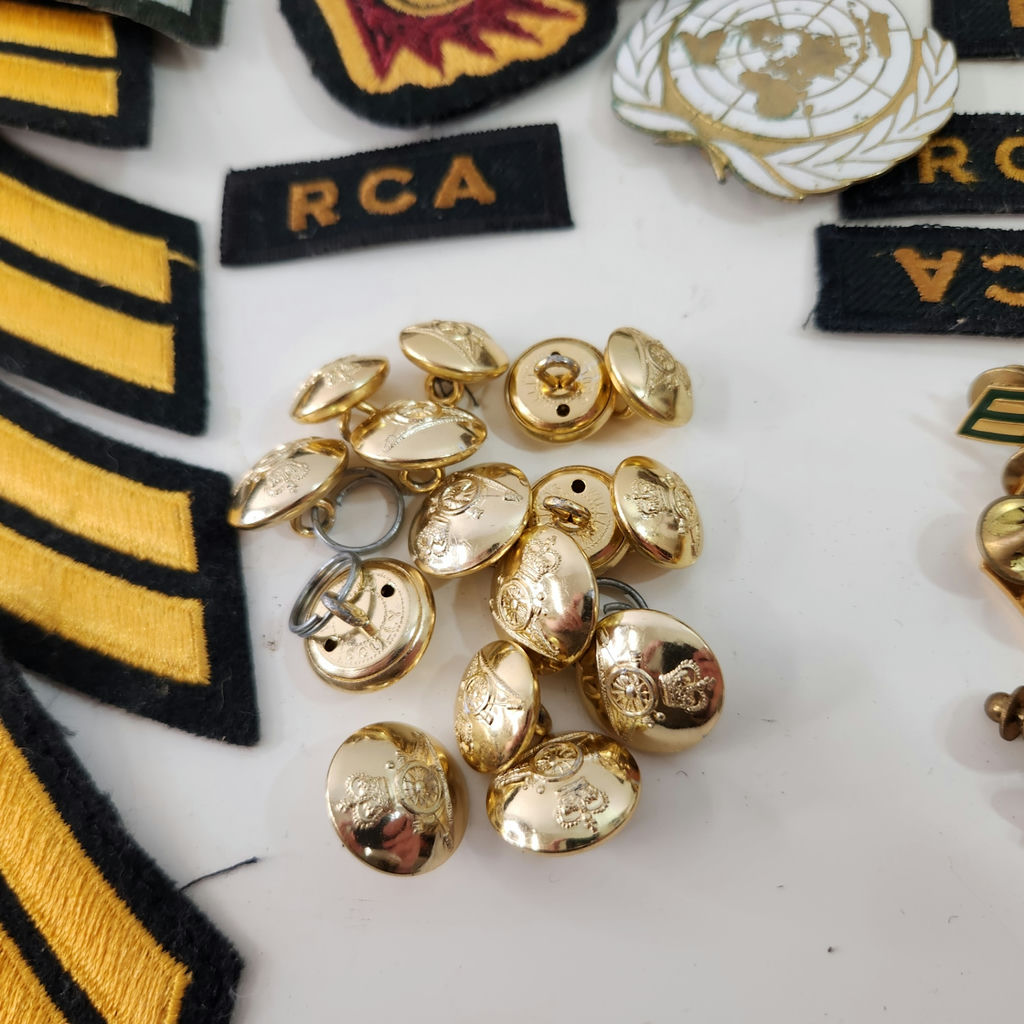 1990s Royal Canadian Army Ammo Pouches, Patches, Pins, Service Medal, Epaulettes - image 8 of 10