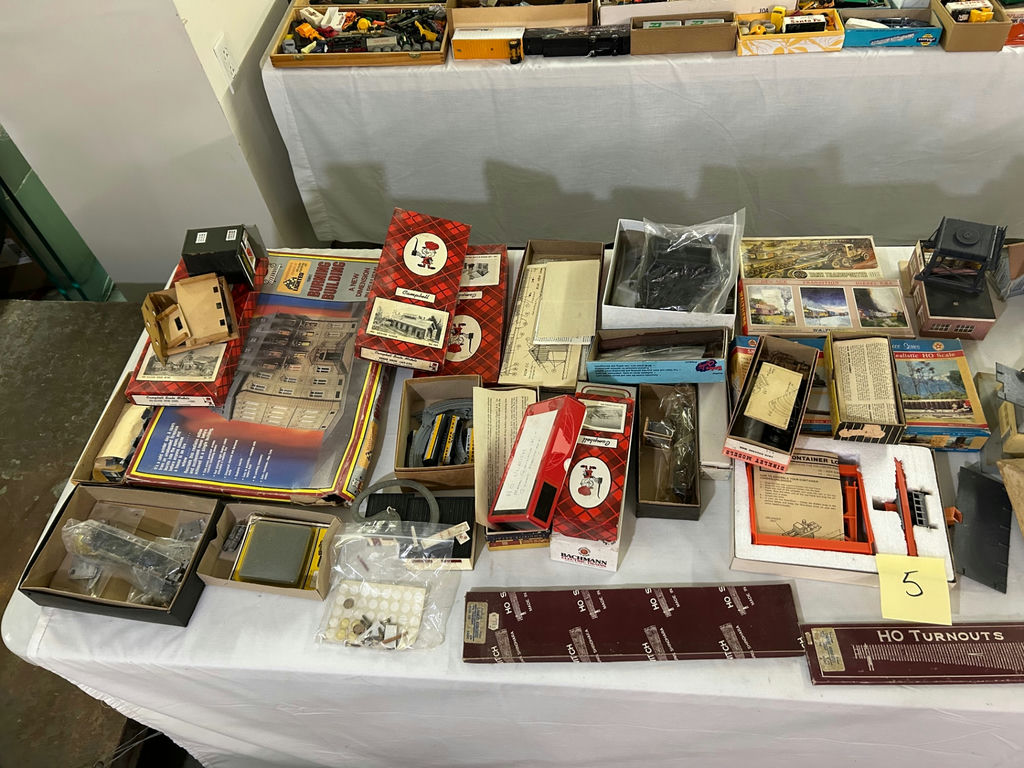 Huge Lot of HO Train Parts and Accessories  - image 8 of 18