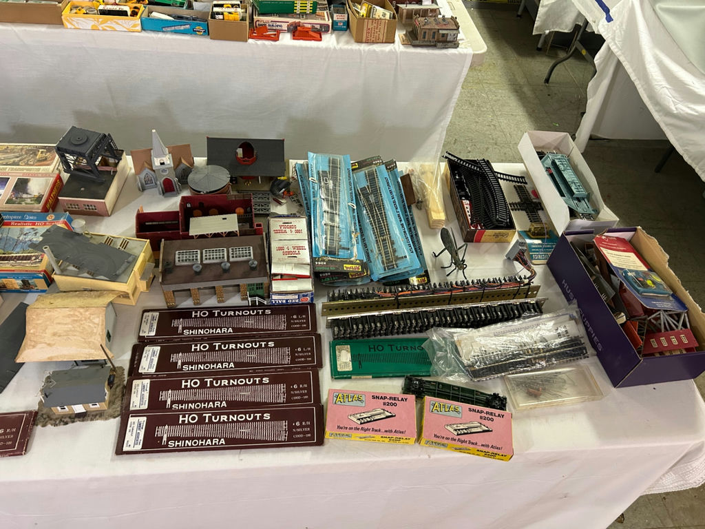Huge Lot of HO Train Parts and Accessories  - image 9 of 18