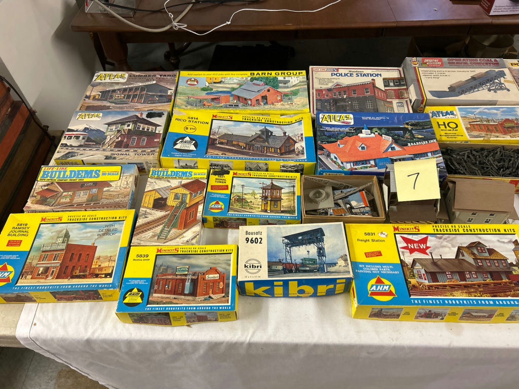 Huge Lot of HO Train Parts and Accessories  - image 18 of 18