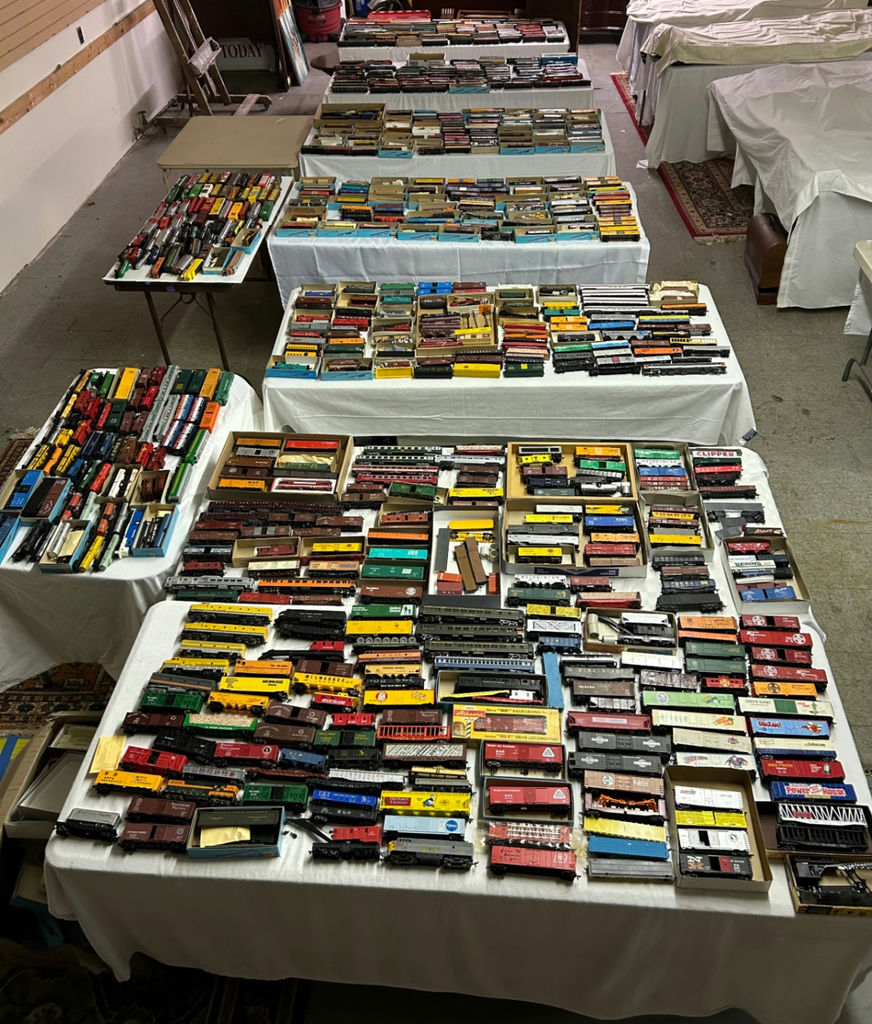 Huge HO Train Collection - image 1 of 16