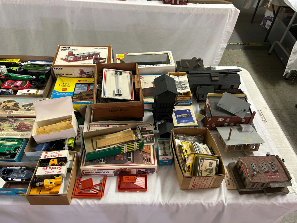 Huge Lot of HO Train Parts and Accessories  - image 13 of 18