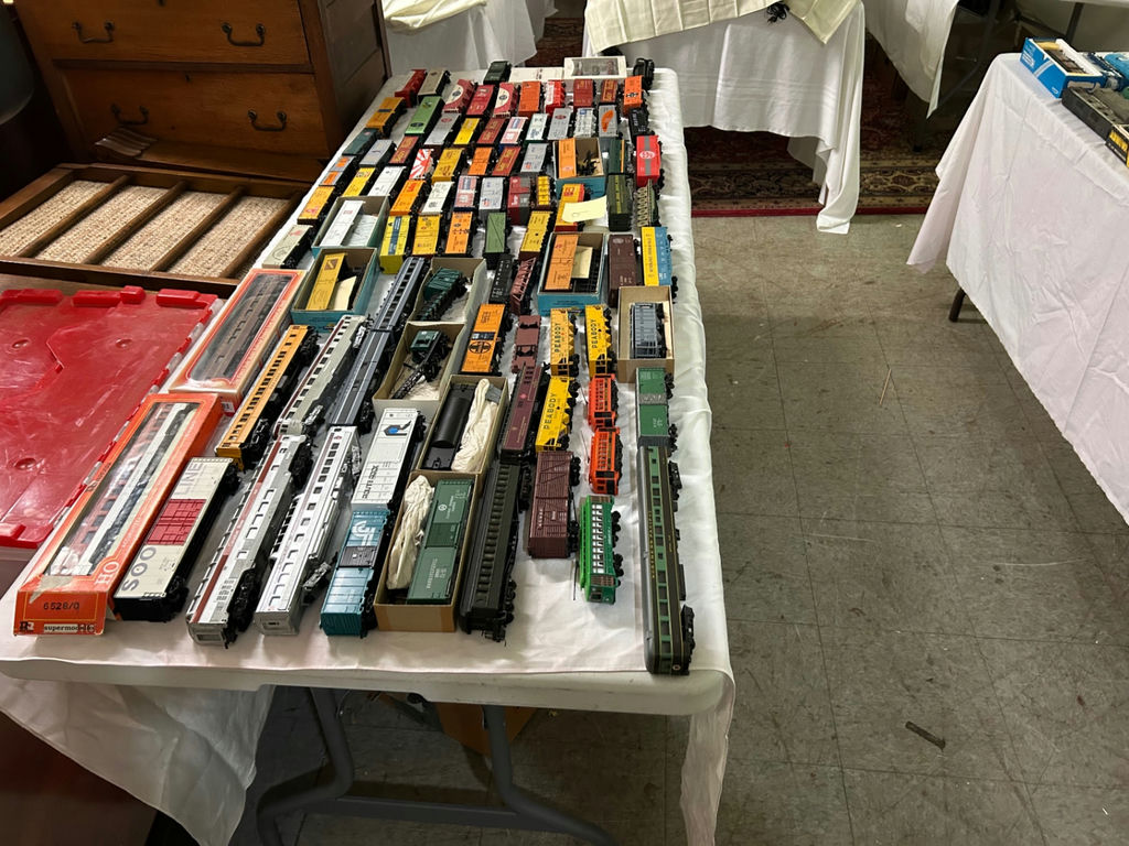 Huge HO Train Collection - image 12 of 16